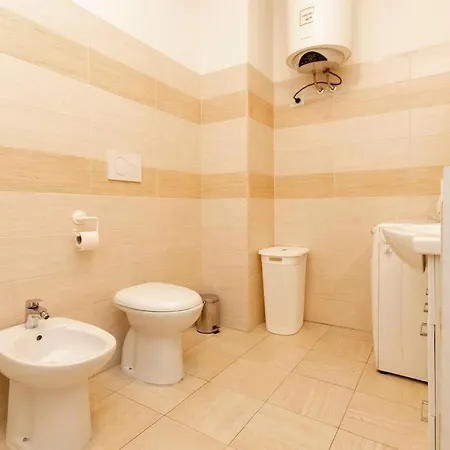 The House With Free Parking Apartment Como
